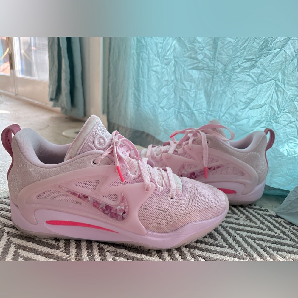 2022 men’s breast cancer awareness nike basketball shoes